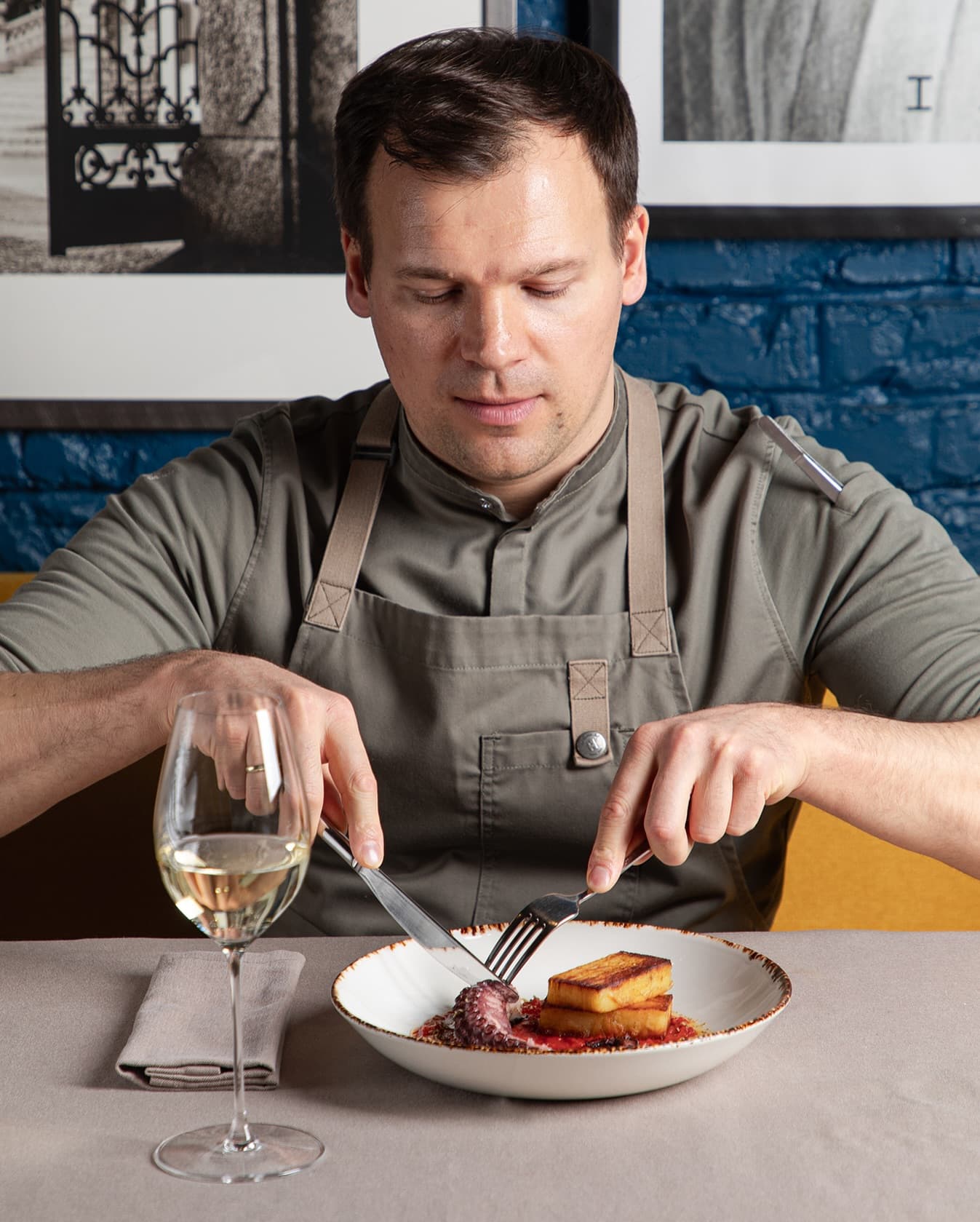Table setting with candle
